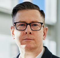 Alexander Hughes, CEO de uma empresa de trading de criptomoedas, retrato executivo