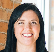 Sophie Hartwell, responsável de apoio ao cliente numa equipa de serviço, retrato.